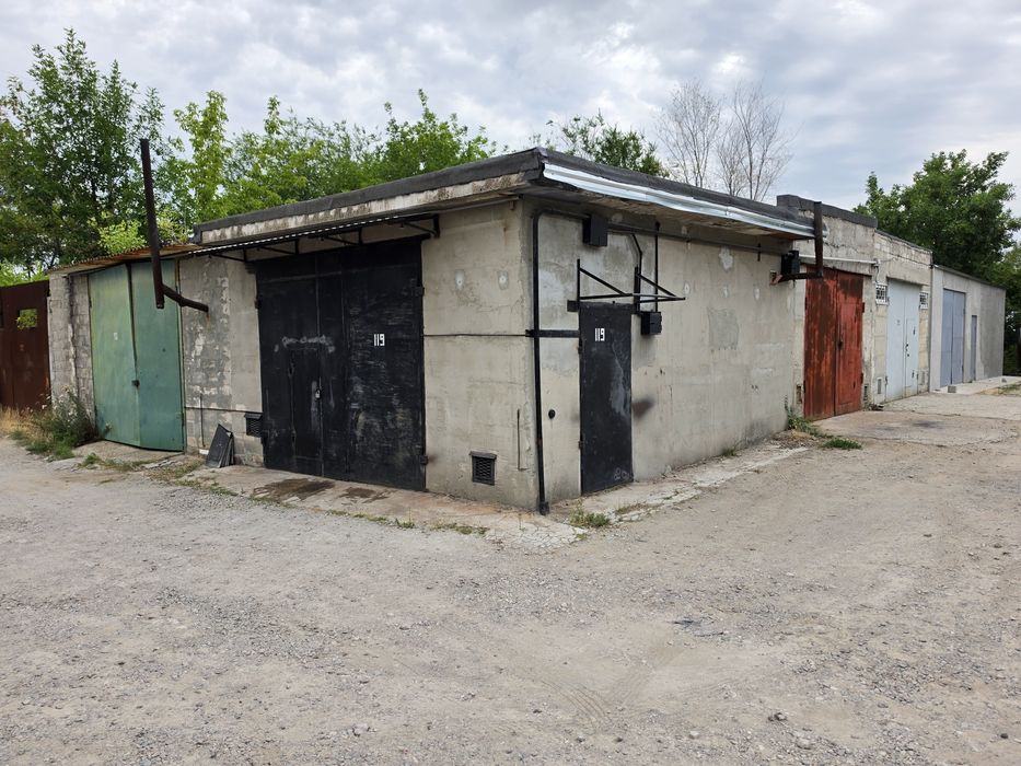 Продам большой гараж