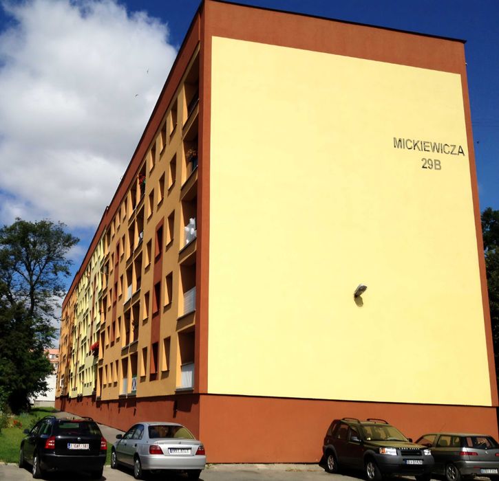 Na sprzedaż mieszkanie 36 m² – 2 pokoje, centrum, oddzielna kuchnia, piwnica