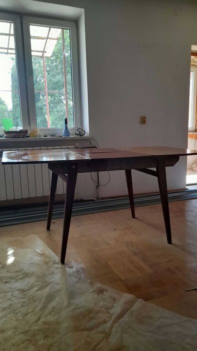 Klasyczny, drewniany stół vintage
