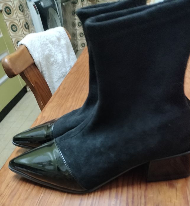Botas de camursa com elastanp