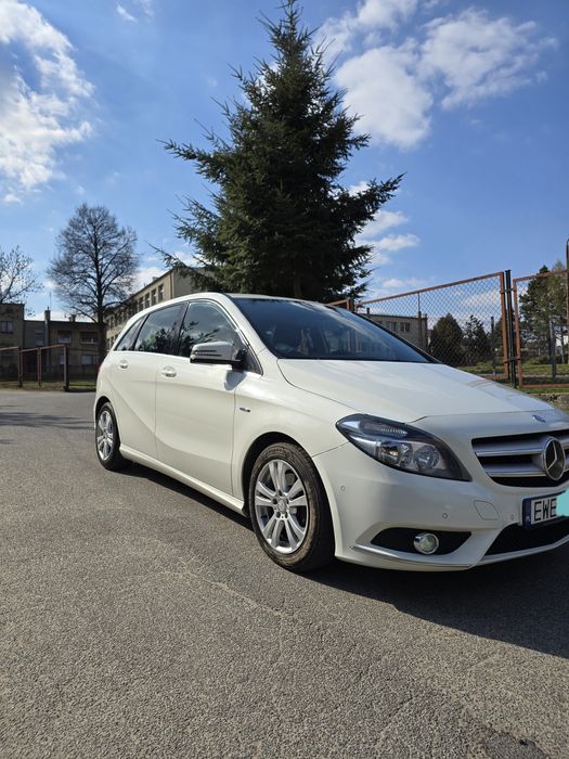 Mercedes B Klasa 180 CDI 109KM Tempomat Komputer Klima  Navi Podgrzewane Fotele Parktronik Przód Parktronik Tył Doświetlanie Zakrętów