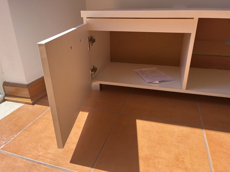 Movel TV Branco com gavetas