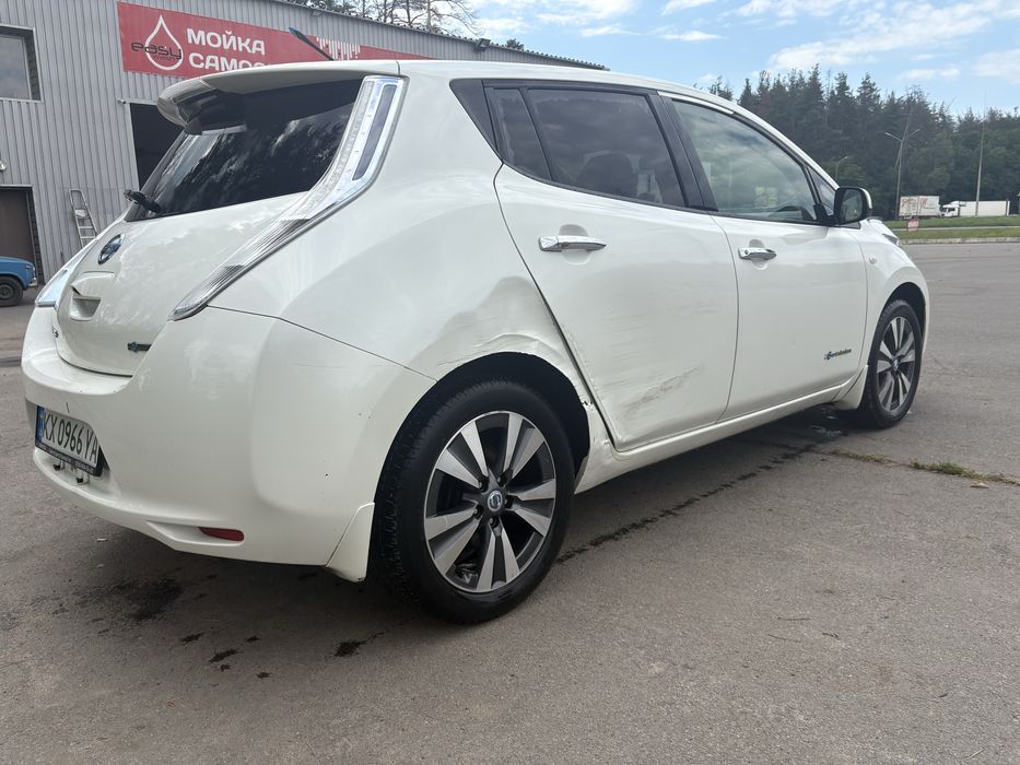 Продам Nissan leaf Azeo