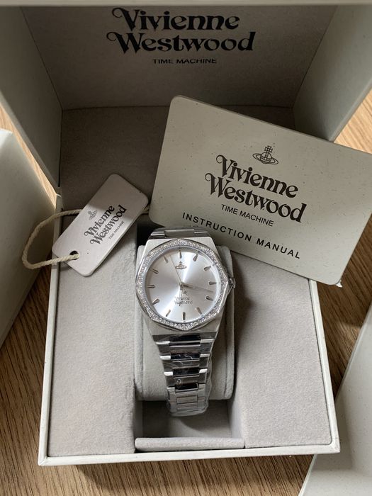 Новий годинник Vivienne Westwood