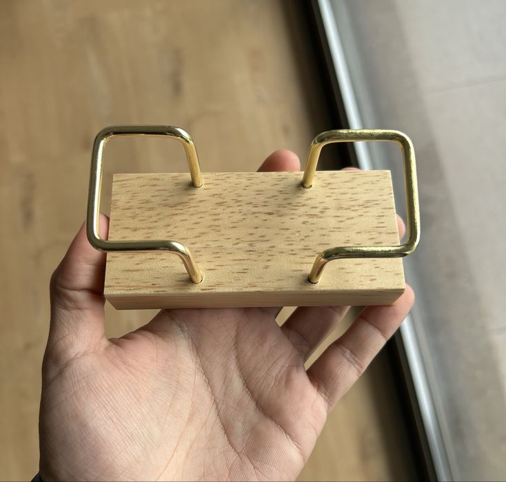 Porto-cartões em madeira