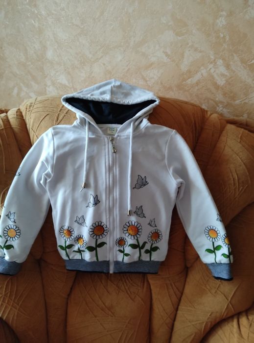 Детская кофта с капюшоном.