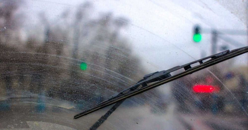 Limpeza de estofos, mais cristalização dos vidros.