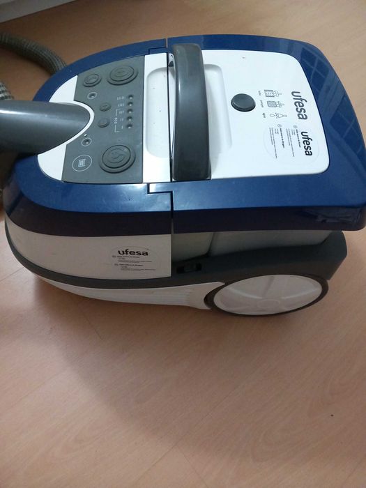 Aspirador a água da Ufesa