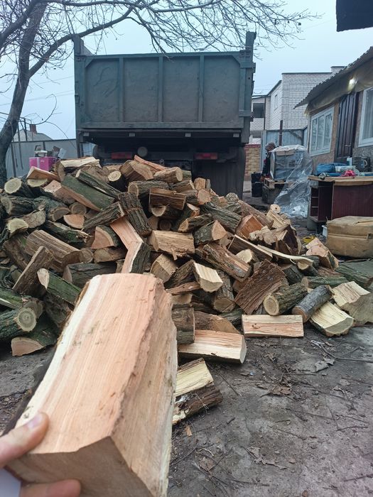 Дрова з Лісництва  тільки тведа порода(дуб, акація, ясен).