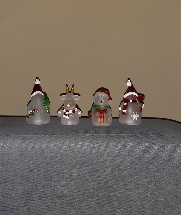 Bonequinhos com luz de Natal a pilhas