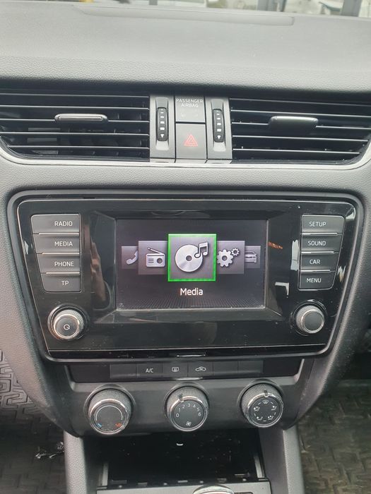 Магнітола, магнітофон skoda Octavia a7 середня