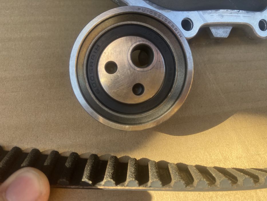 Комплект ГРМ + помпа + ремень генератора Dacia Logan 1.6 пробіг 20 000