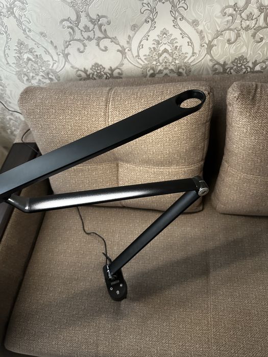 Настільна лампа intelite.