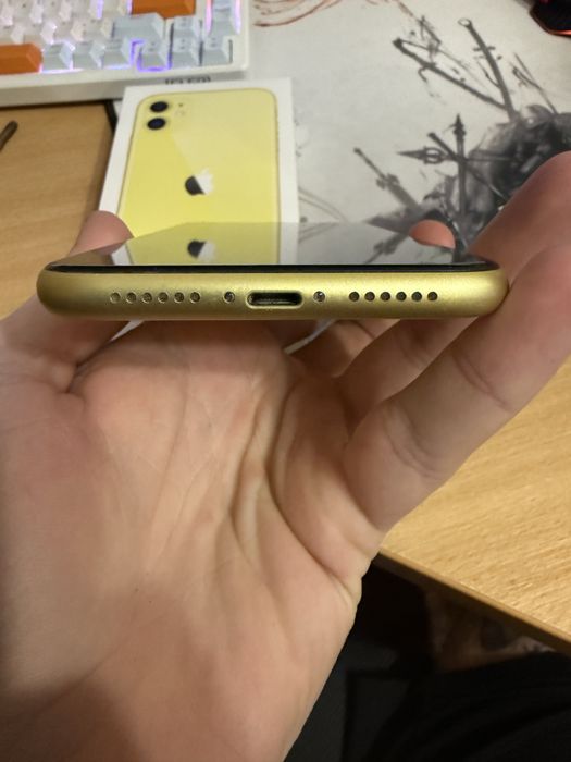 Продам IPhone 11 64G