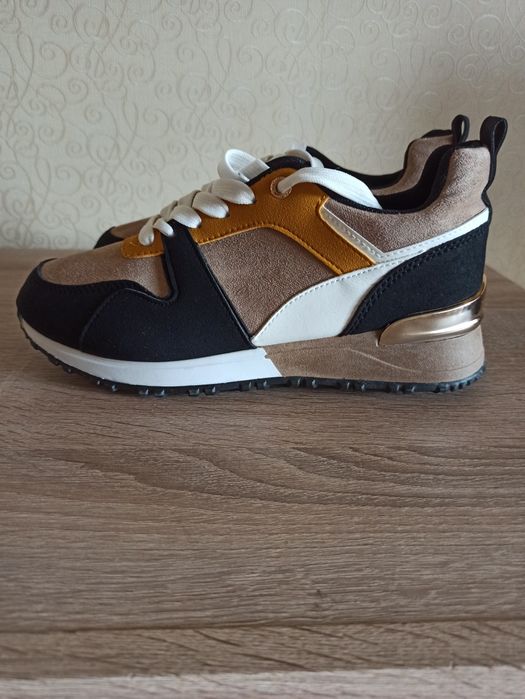 Продам кроссовки