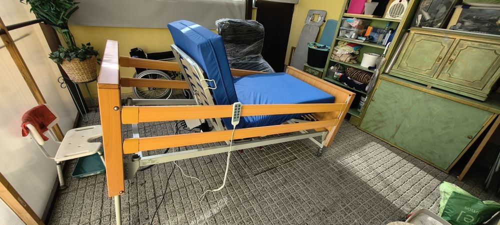 Cama articulada elétrica e elevatória hospitalar