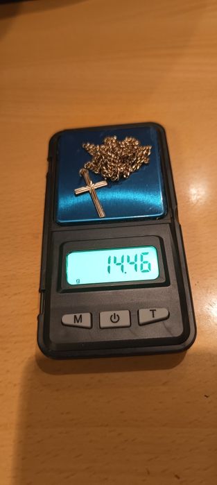 Złoty łańcuszek z krzyżykiem