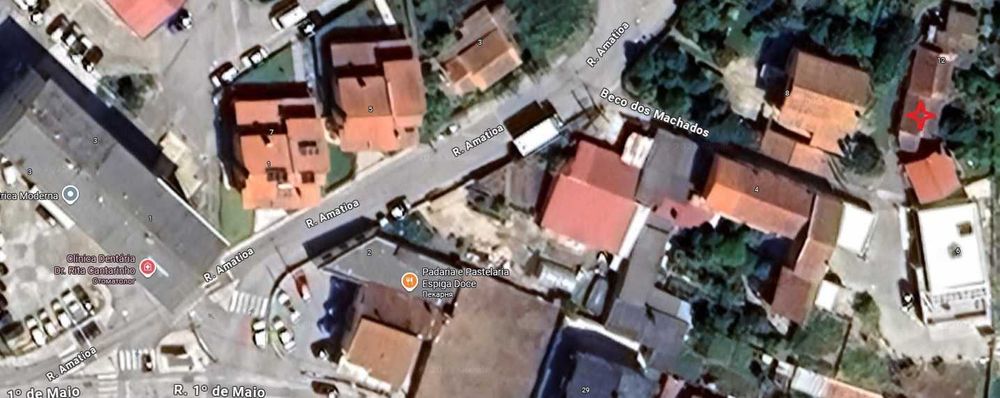 Casa com jardim a 9 minutos do mar – para renovar ao seu gosto!