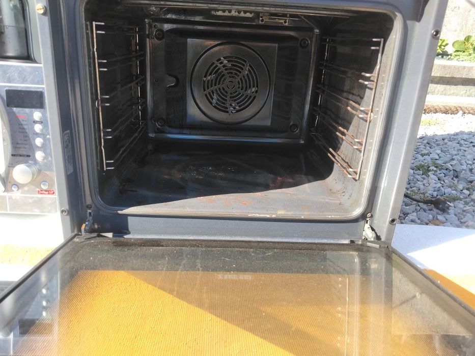 Forno, maq café, 2 microondas