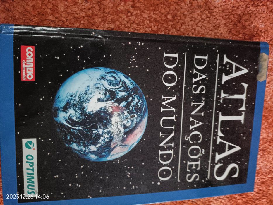 Livros de títulos variados em bom estado