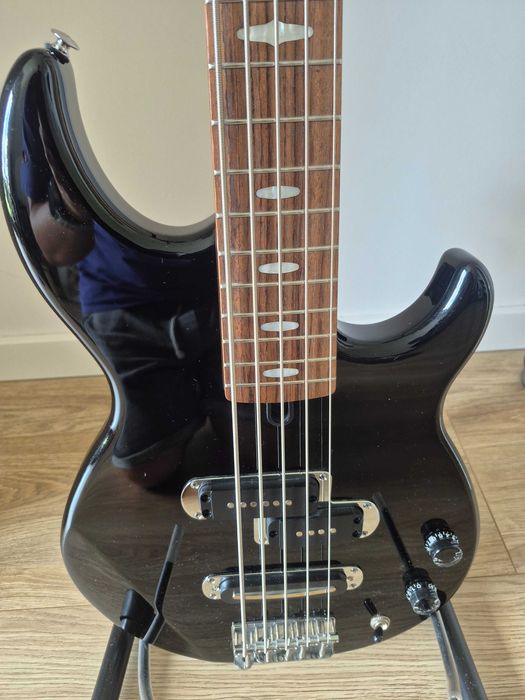 Gitara basowa 5-strunowa YAMAHA (model BB425) - stan idealny + DODATKI