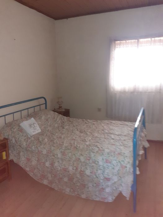 Vende-se Casa com anexos no concelho de Mogadouro.