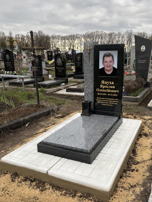 Бюджетні памʼятники з НАТУРАЛЬНОГО КАМЕНЮ | Одинарні | Подвійні