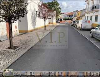 Moradia R/C + 1.º Andar com Terraço