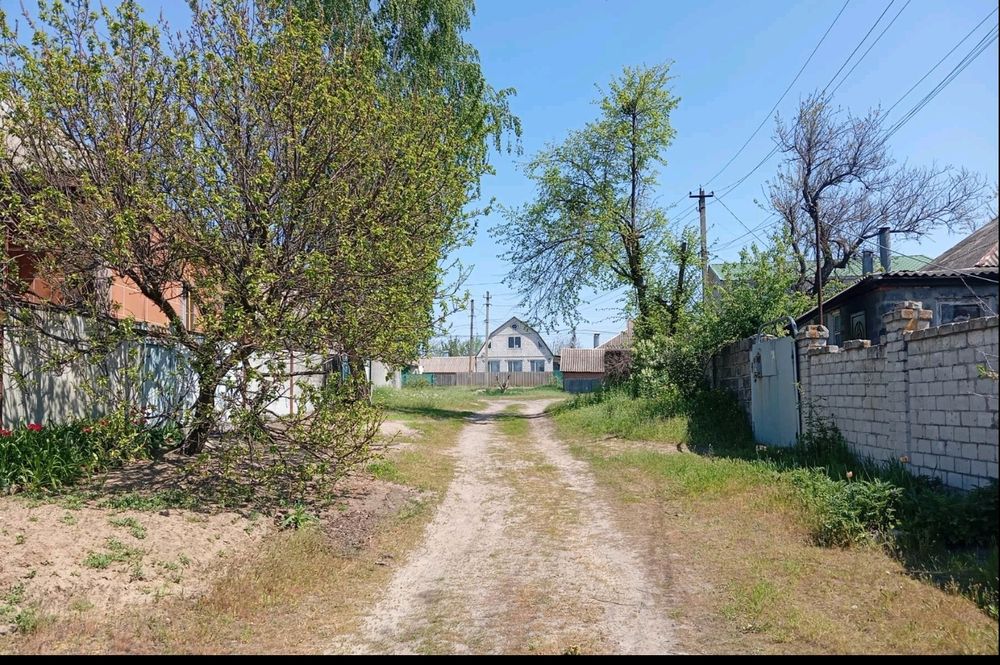 Продам полдома Змиёв Харьковская область..Недорого.