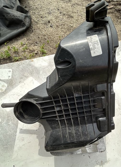 Obudowa filtra powietrza 8K0133837BN Audi A4 B8 A5 8T