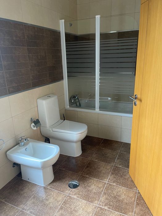 Viseu Aluga-se quarto (suíte) com wc privativo