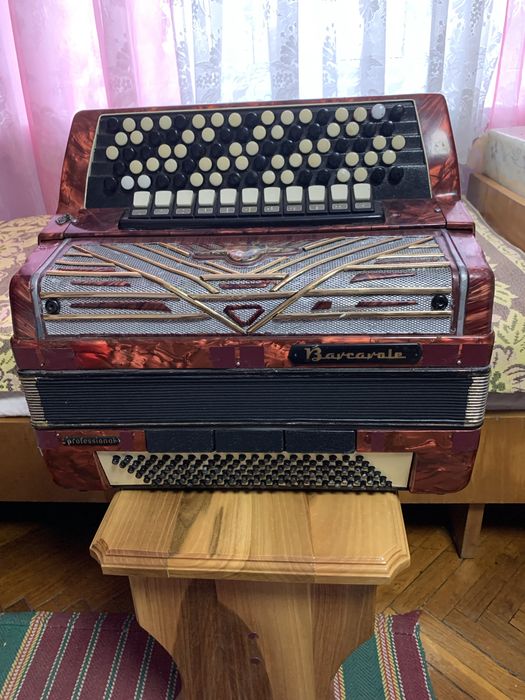 Продам супер баян. І акордеон латунні голоса.