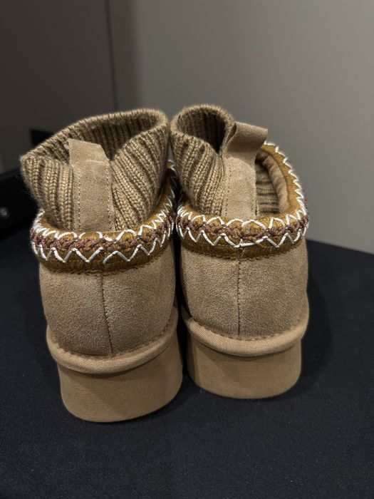Короткі уги , коричневого кольору