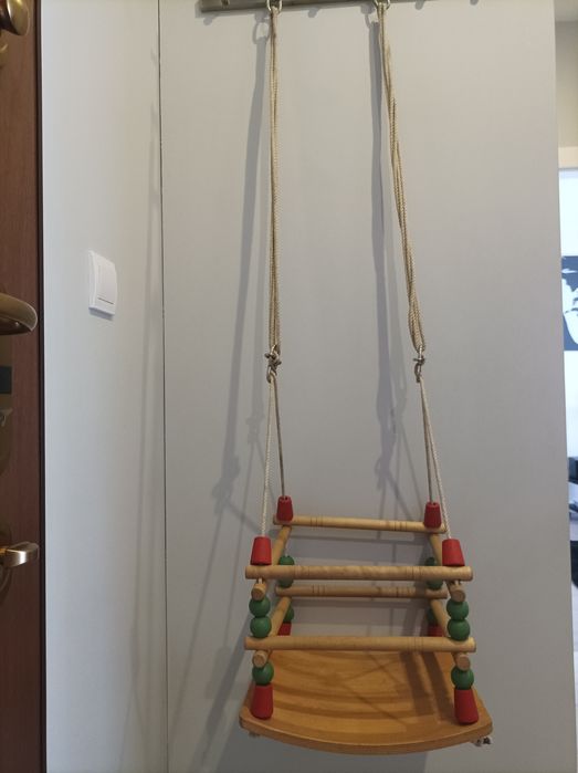 Huśtawka drewniana dla dziecka