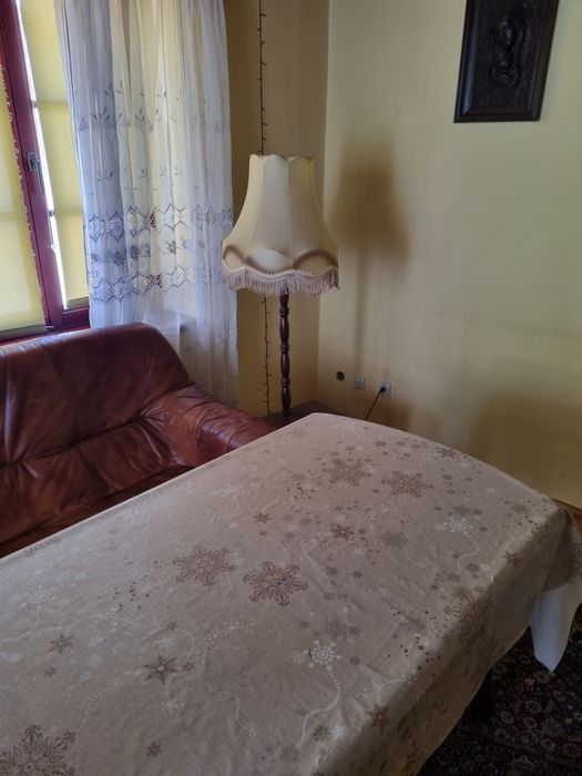 Lampka nocna ze stolikiem i szufladką