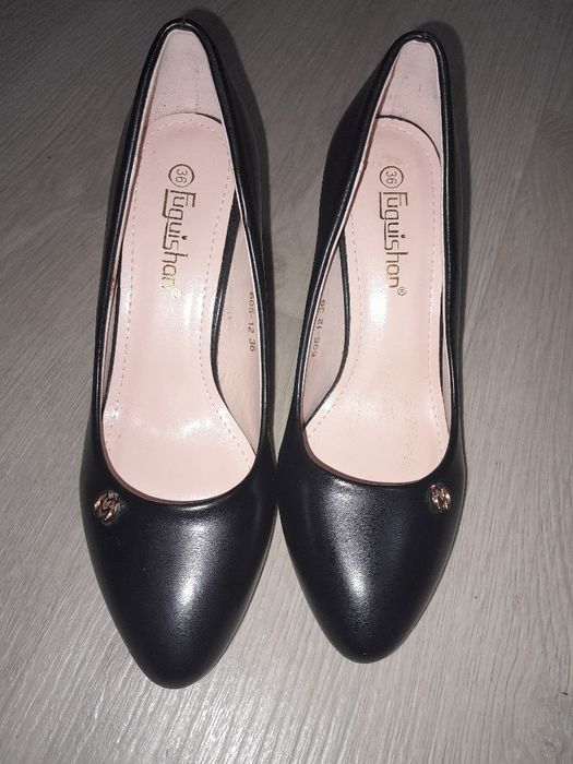 Жіночі туфлі (кожзам)