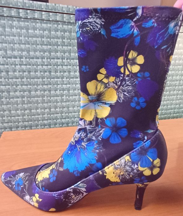 Botki naciągane w kwiaty Primark 37