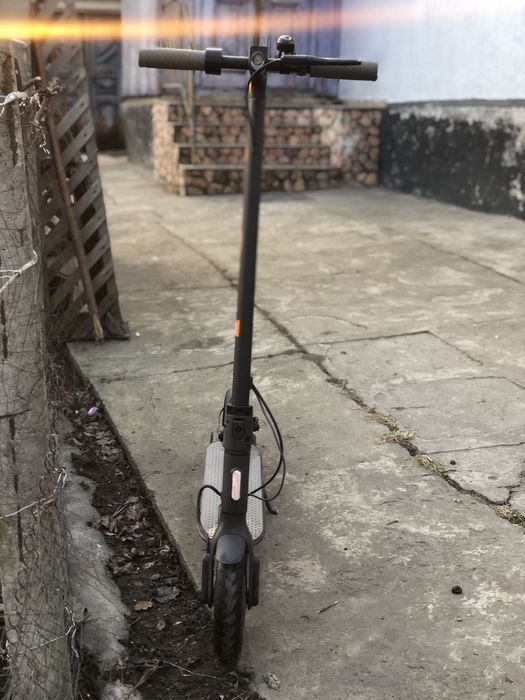 продам електросамокат ксяоми м365