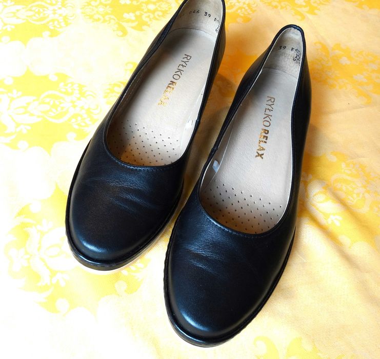 Buty damskie  RYŁKO czółenka koturn nowe rozmiar 39