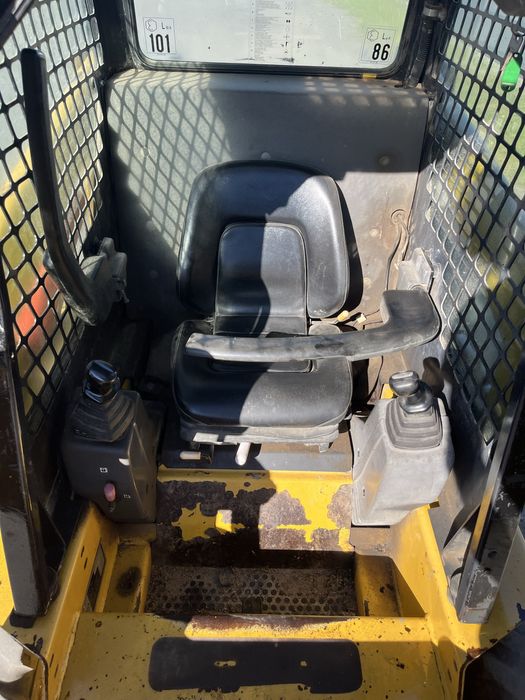 Mini ładowarka przegubowa oborowa bobcat Massey Ferguson Komatsu SK07J