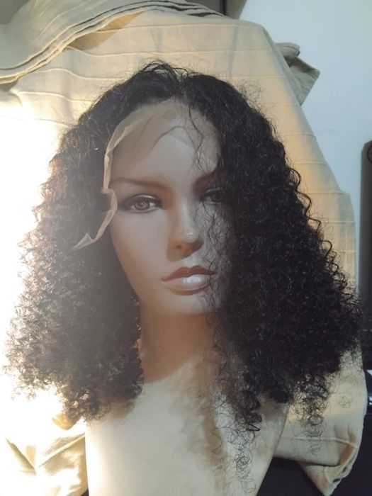 Peruca Lace Front Cabelo Encaracolado / Ondulado (Preto feito por sanguitas) – Como Nova