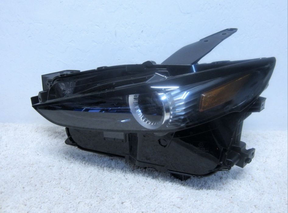 Mazda CX-30 фари передні,фара передня