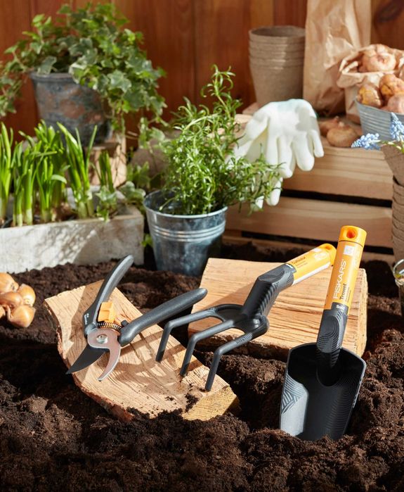 Fiskars SOLID Pruner P121 sekator nożycowy do 20mm