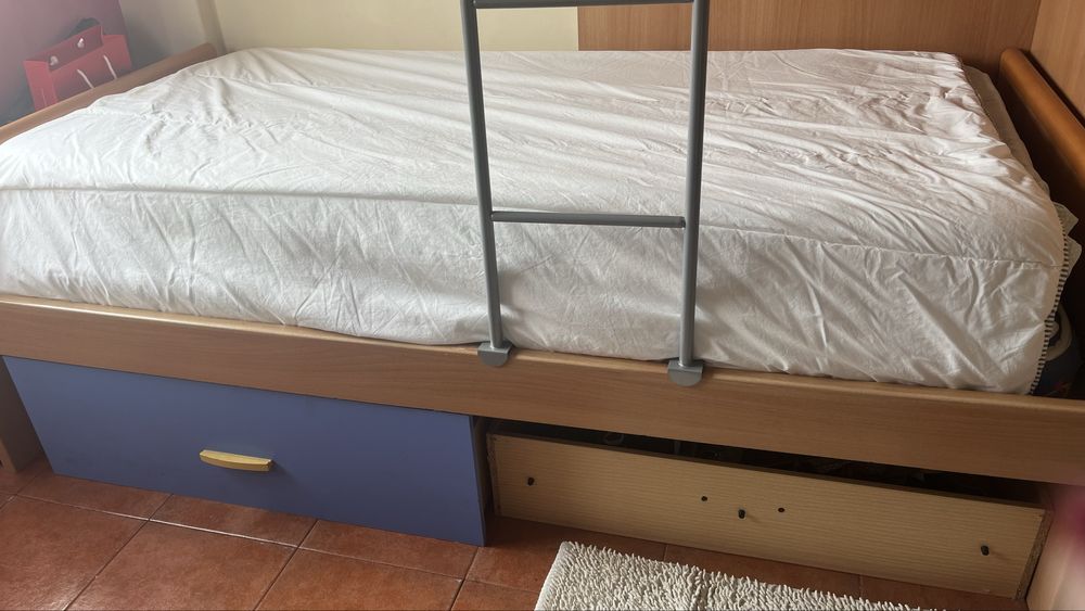 Cama beliche com armário incluído- Ótimo estado