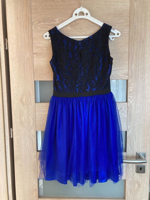 Sukienka z tiulowym dołem