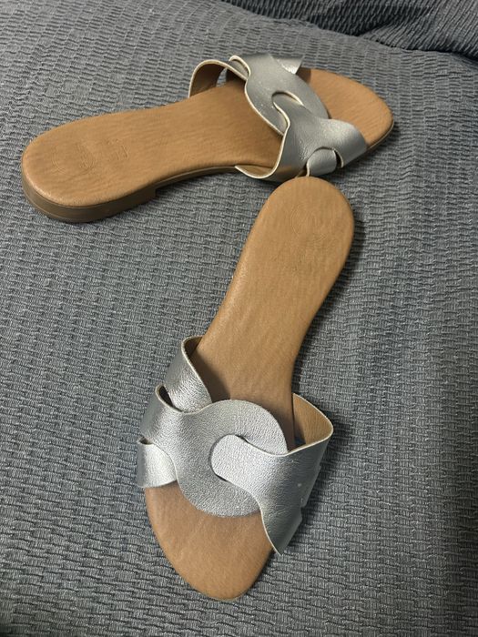 Chinelas Prateadas