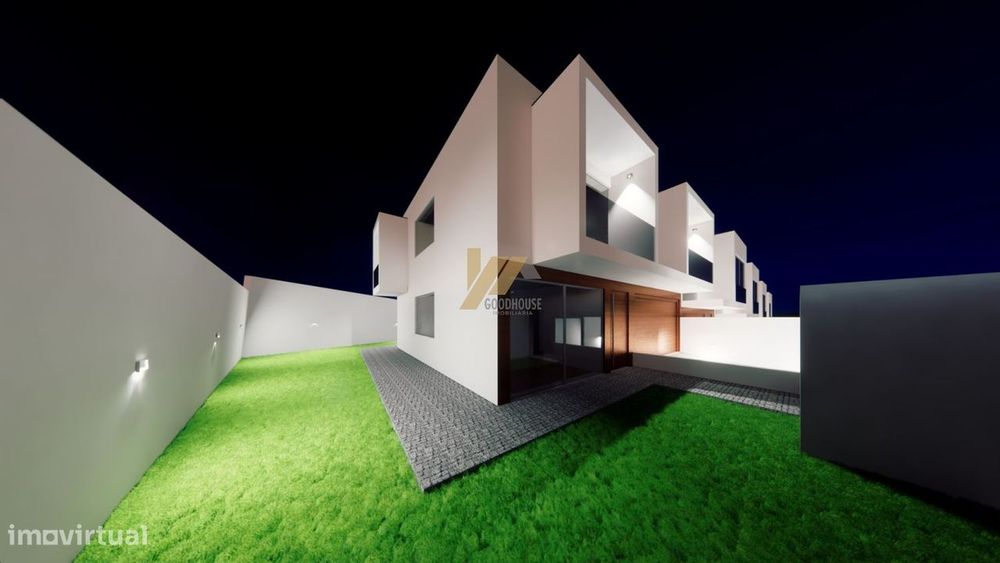 Moradia T4+1 de 3 frentes com 4 suites