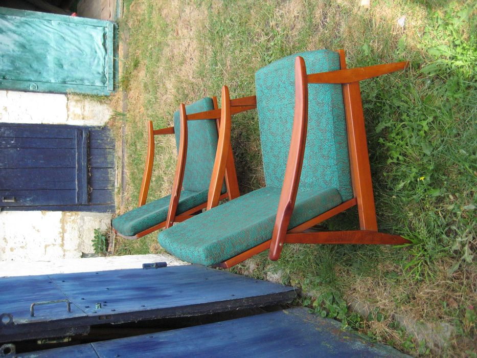 Два деревянные кресла из мебельного гарнитура. Румыния .60-е г. ХХ в.