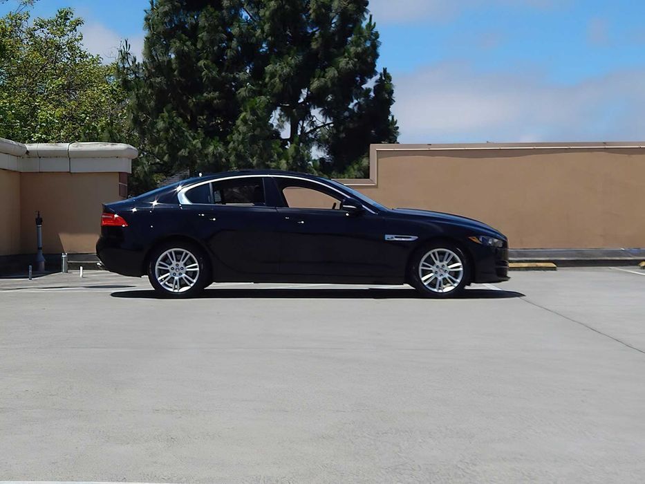Jaguar XE 25t      2018