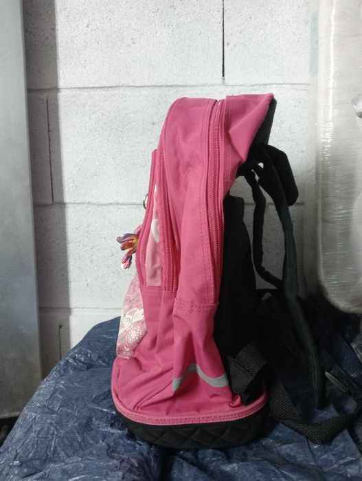 Mochila escolar de menina